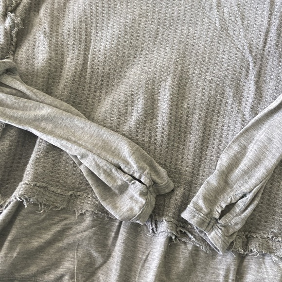 Free People Frayed Hem Oversized V Neck Gray Thermal Size Small - Picture 9 of 9